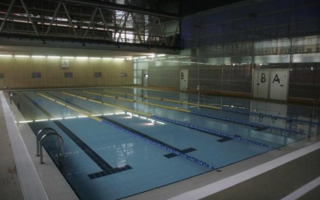 Piscina vacía del centro cívico Aldabe, durante una anterior convocatoria de huelga.