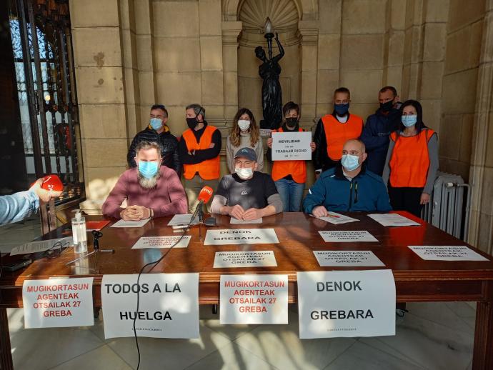 Anuncio de la huelga de los agentes de Movilidad de Donostia prevista para este domingo