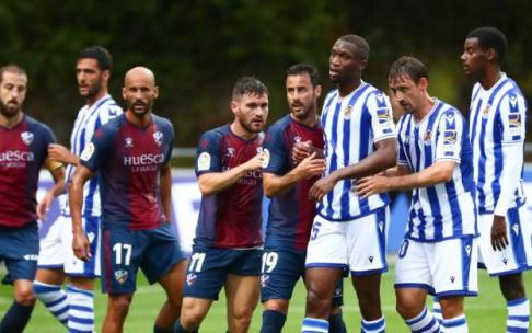 Un momento del amistoso que Real y Huesca disputaron el pasado verano en Zubieta. Un momento del amistoso que Real y Huesca disputaron el pasado verano en Zubieta.