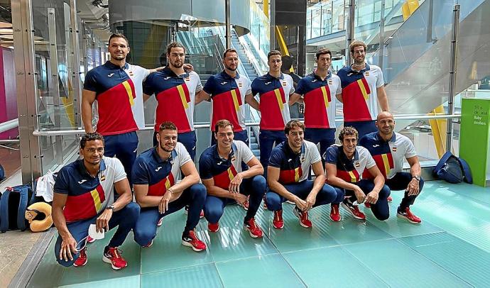 La selección española de waterpolo, con el navarro Alberto Munárriz (en la fila de abajo, el 3º por la izquierda). Foto: Efe