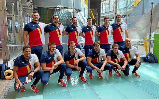 La selección española de waterpolo, con el navarro Alberto Munárriz (en la fila de abajo, el 3º por la izquierda). Foto: Efe