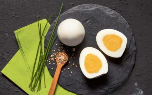 Presentación lista para consumir de los sucedáneo de huevos cocidos.