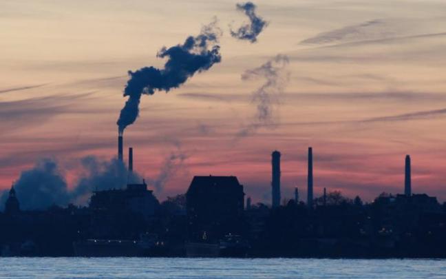 Humo de una fábrica. Humo de una fábrica.