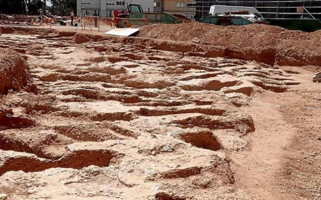 Vista panorámica de los enterramientos encontrados en 2019. Vista panorámica de los enterramientos encontrados en 2019.
