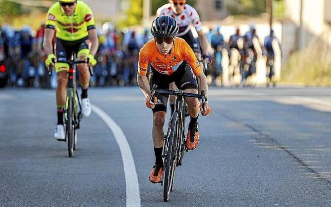 Ibai Azurmendi (de naranja), durante una prueba. Foto: Fundación Euskadi / Sprint Cycling Ibai Azurmendi (de naranja), durante una prueba. Foto: Fundación Euskadi / Sprint Cycling