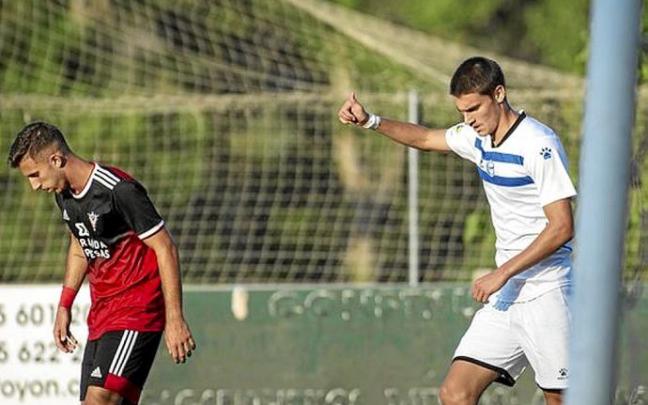 Gagua celebra el gol que consiguió en Laguardia ante el Mirandés. Foto: Alavés