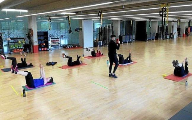 Imagen de un cursillo impartido en el polideportivo. Foto: N.G.