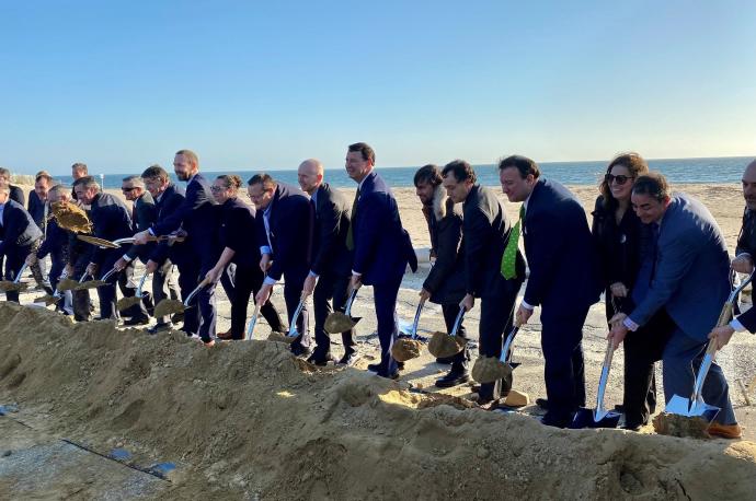 Iberdrola inicia la construcción del primer gran parque eólico marino de EEUU.