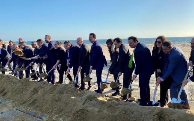 Iberdrola inicia la construcción del primer gran parque eólico marino de EEUU. Iberdrola inicia la construcción del primer gran parque eólico marino de EEUU.