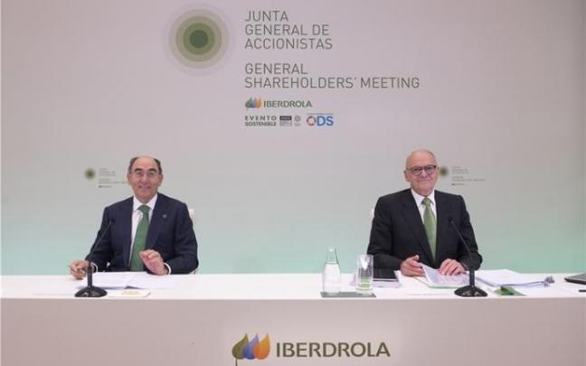Galán y Martínez Simancas, en la junta de accionistas de Iberdrola celebrada ayer telemáticamente en Bilbao y que ratificó la gestión realizada por la compañía en el pasado 2020. Galán y Martínez Simancas, en la junta de accionistas de Iberdrola celebrada ayer telemáticamente en Bilbao y que ratificó la gestión realizada por la compañía en el pasado 2020.