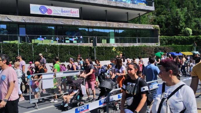 Desde primera hora de la mañana miles de personas se han acercado para disfrutar de Ibilaldia.