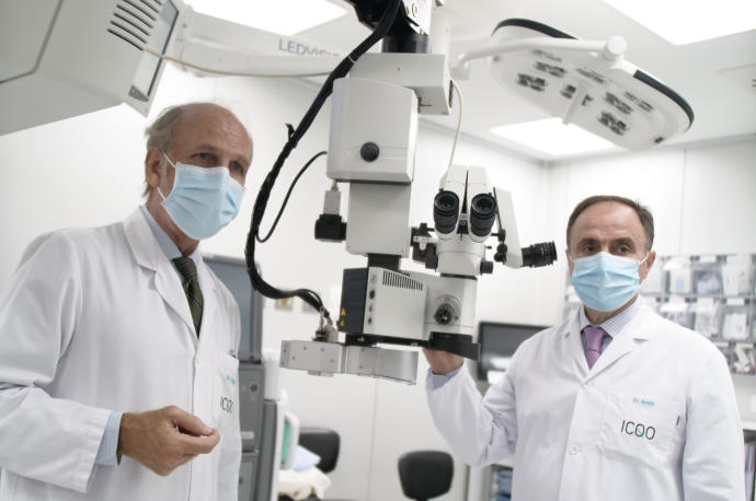 El director médico del ICQO, Juan Duran, y el director científico, Javier Araiz