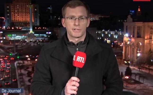 Philip Crowther, informando desde Kiev para la RTL alemana. Philip Crowther, informando desde Kiev para la RTL alemana.