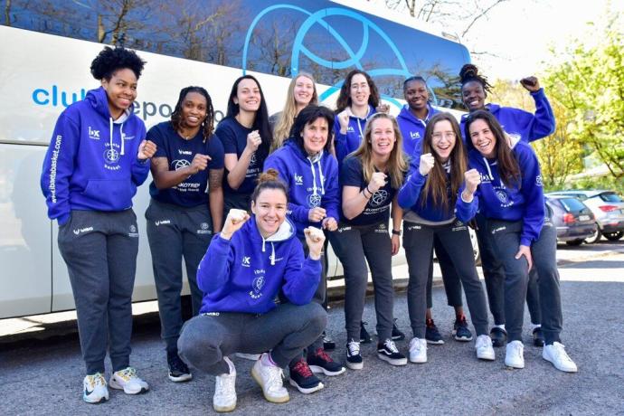 Las jugadoras del IDK Euskotren antes de partir hacia Valencia.