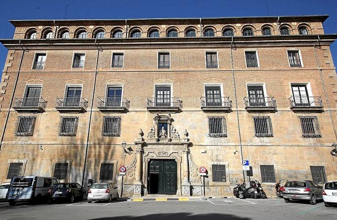 Fachada del Palacio Episcopal de Pamplona.