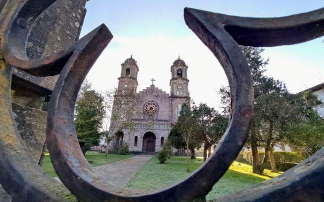 La iglesia Santiago, de Elizondo, fue inmatriculada en septiembre de 2004. La iglesia Santiago, de Elizondo, fue inmatriculada en septiembre de 2004.