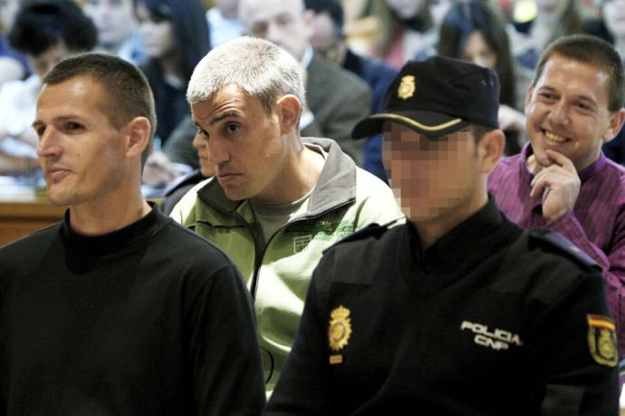 Los presos de ETA (i-d) Igor Portu, Mattin Sarasola y Mikel San Sebastián, en la Audiencia Nacional.