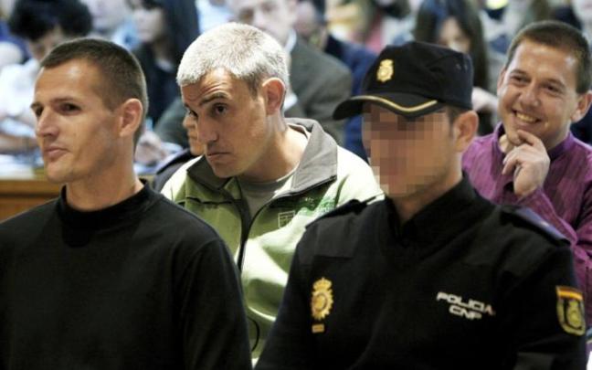 Los presos de ETA (i-d) Igor Portu, Mattin Sarasola y Mikel San Sebastián, en la Audiencia Nacional.
