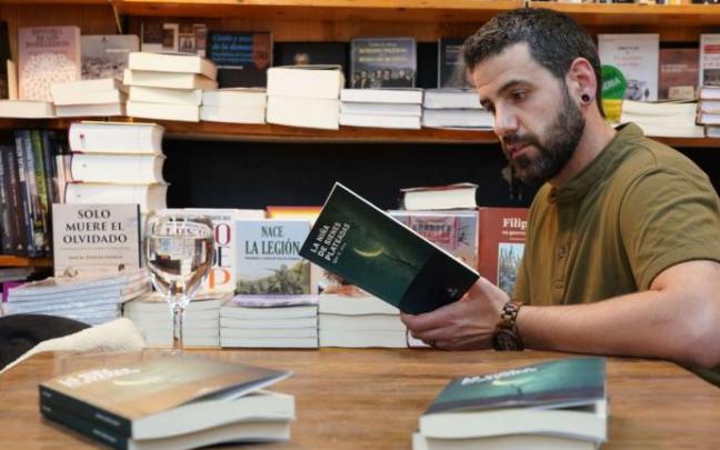 Igor G. Vico, en la presentación de 'La niña de sienes plateadas' en la Librería Cámara, en Bilbao.