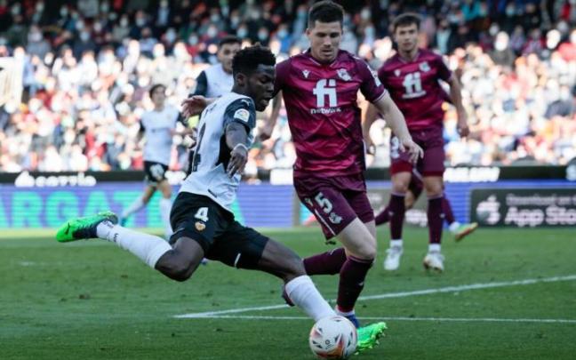 Igor Zubeldia, durante el partido contra el Valencia en Mestalla.