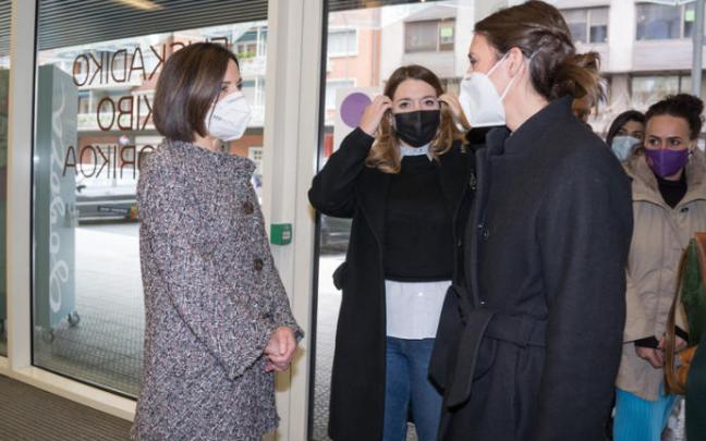 La consejera de Igualdad, Beatriz Artolazabal, se ha reunido esta mañana con la ministra de Igualdad, Irene Montero. La consejera de Igualdad, Beatriz Artolazabal, se ha reunido esta mañana con la ministra de Igualdad, Irene Montero.