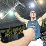 Iker Vicente celebra la victoria en el Bilbao Arena. Foto: Borja Guerrero