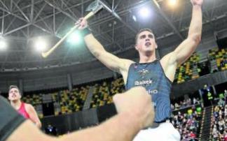 Iker Vicente celebra la victoria en el Bilbao Arena. Foto: Borja Guerrero