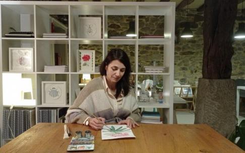 Rosalinda Incardona se dedica a la ilustración e imparte diferentes talleres de pintura en su estudio de Amorebieta. Rosalinda Incardona se dedica a la ilustración e imparte diferentes talleres de pintura en su estudio de Amorebieta.