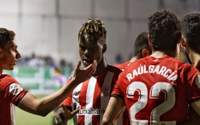 Nico Williams celebra uno de los goles ante el Atlético Mancha Real.