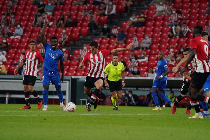 Vivian, en un lance del juego en el partido ante el Mallorca.