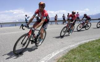 Mikel Landa tira de Pello Bilbao en el pasado Tour de los Alpes, la última competición de ambos antes de encarar el Giro que comienza hoy. Foto: Bahrain /Sprint Cycling Agency