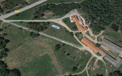 Imagen aérea de la masía.