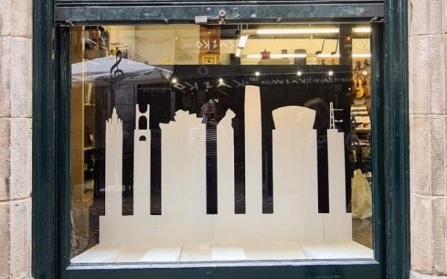 Uno de los escaparates ya decorado.