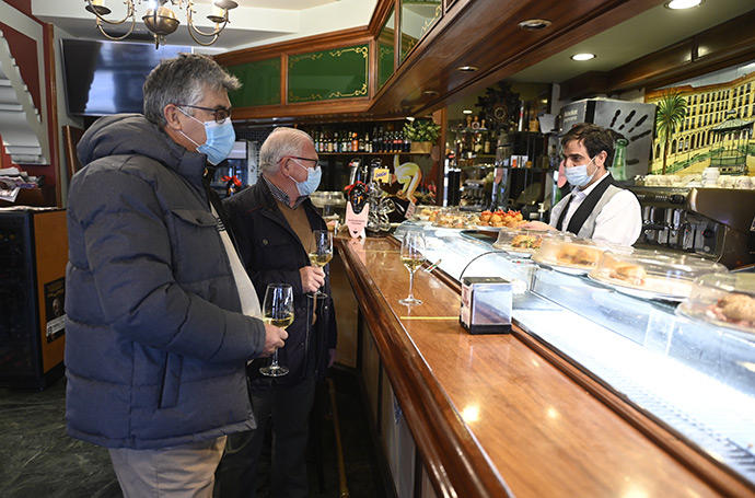 El nuevo decreto que deroga el uso de la mascarillas en interiores se conocerá el próximo martes.