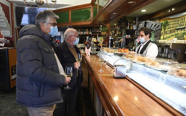 El nuevo decreto que deroga el uso de la mascarillas en interiores se conocerá el próximo martes.