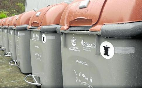 Cada vez la ciudadanía está más concienciada de la necesidad de separar adecuadamente los residuos y depositarlos en su contenedor. Cada vez la ciudadanía está más concienciada de la necesidad de separar adecuadamente los residuos y depositarlos en su contenedor.