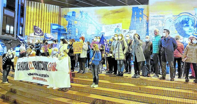 Concentración en Barakaldo contra una agresión machista en la localidad en Navidad.