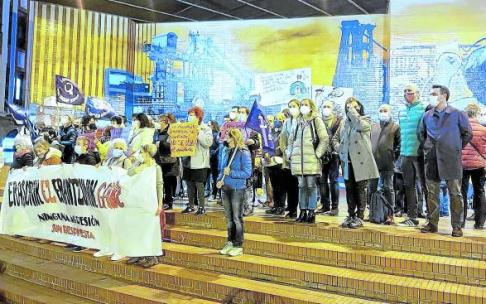 Concentración en Barakaldo contra una agresión machista en la localidad en Navidad. Concentración en Barakaldo contra una agresión machista en la localidad en Navidad.