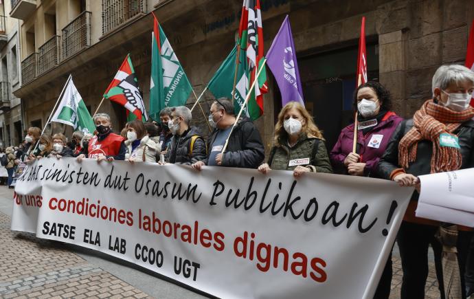 Concentración en Bilbao de los sindicatos para denunciar sus condiciones laborales.