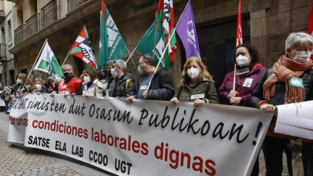 Concentración en Bilbao de los sindicatos para denunciar sus condiciones laborales.