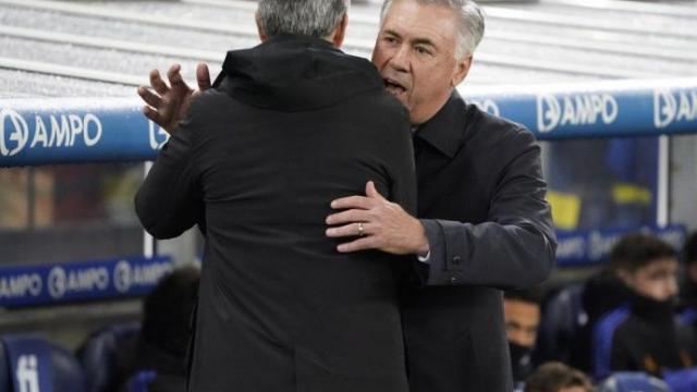 Imanol y Ancelotti se saludan antes del partido. Imanol y Ancelotti se saludan antes del partido.