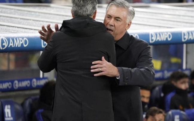 Imanol y Ancelotti se saludan antes del partido.