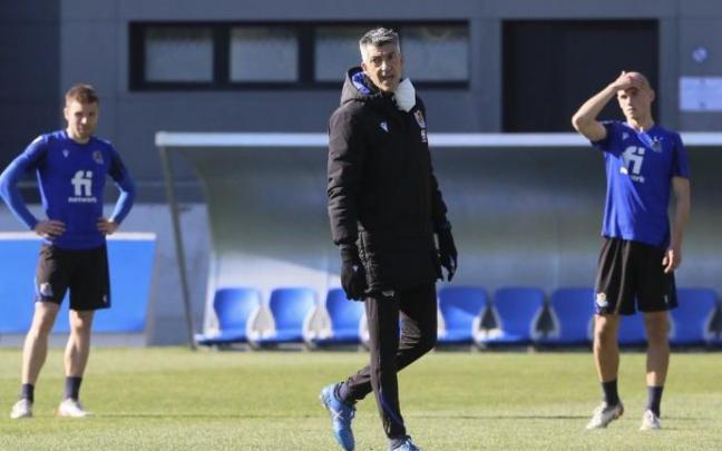 Imanol da instrucciones en el enternamiento.