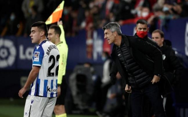 Imanol Alguacil da instrucciones a Barrenetxea.