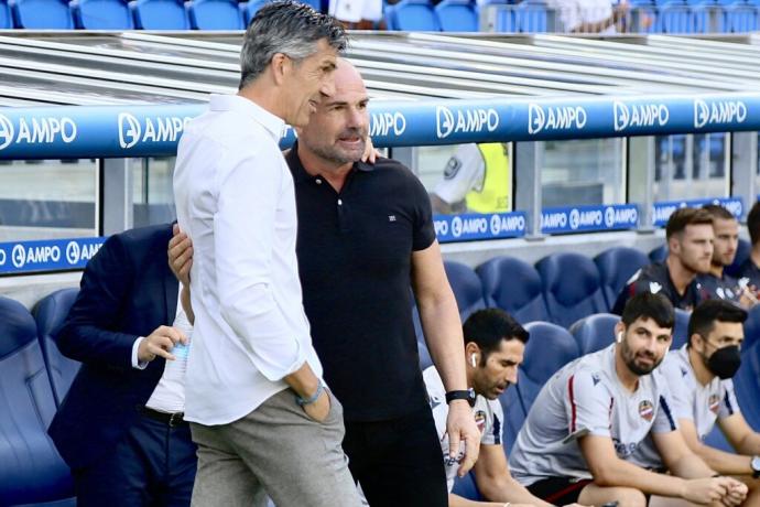 Imanol y Paco López en el enfrentamiento entre la Real y el Levante en agosto del año pasado en Anoeta