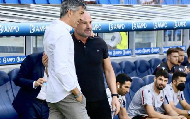 Imanol y Paco López en el enfrentamiento entre la Real y el Levante en agosto del año pasado en Anoeta
