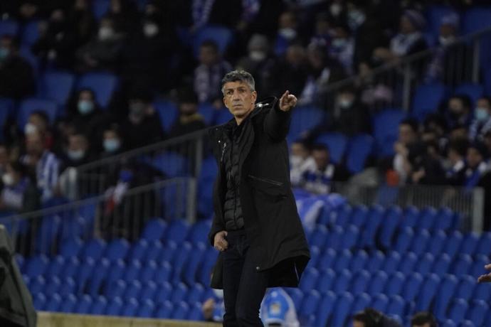 Imanol Alguacil, dando instrucciones en la banda de Anoeta.