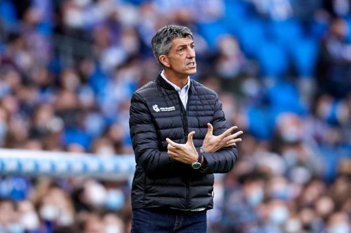 Imanol Alguacil, dando instrucciones en la banda de Anoeta.