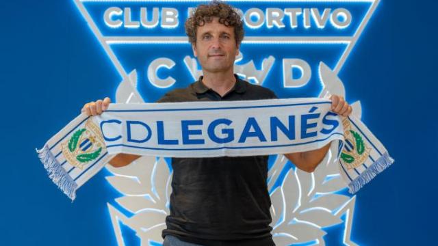 Imanol Idiakez, con la bufanda del Leganés, su nuevo equipo Imanol Idiakez, con la bufanda del Leganés, su nuevo equipo