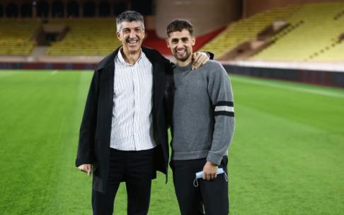 Imanol y Januzaj, sonrientes sobre el verde el Luis II Imanol y Januzaj, sonrientes sobre el verde el Luis II